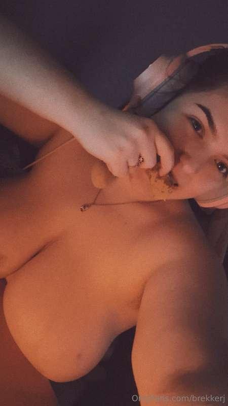 Been bedbound today due to my period kicking my ass 🫠🫠 Lucky..