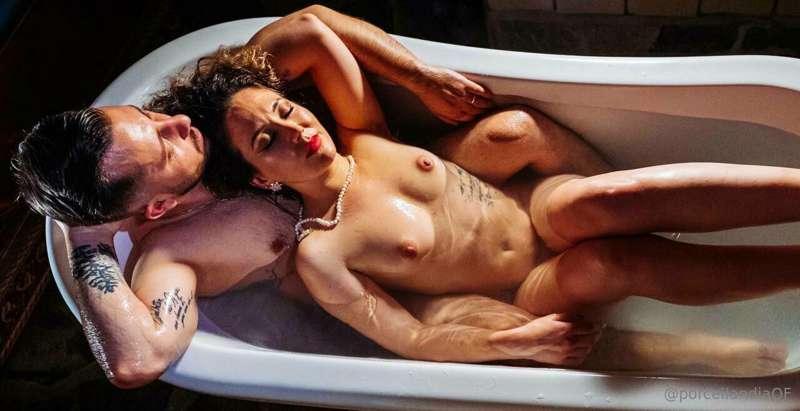 BOOOM 💣
SUPER-PORCONI 🐷 DETECTED 🎯

Siamo la coppia libertin..