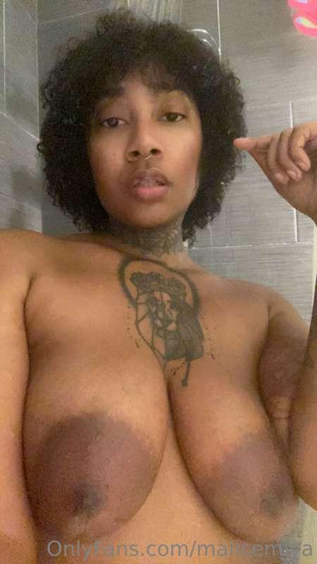 Random shower selfies ❤️