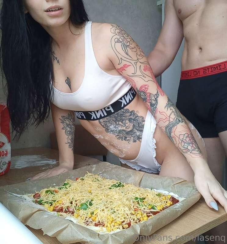 we prepared pizza and took some photos for you🍕😏
