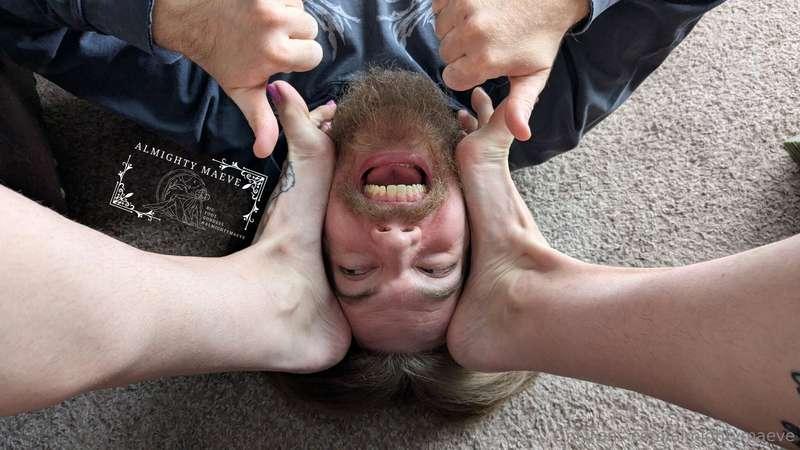 Love feeling his beard on My soles! You wish this was you do..