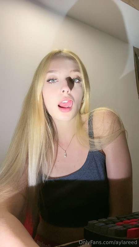 Dirty thoughts bloom in silence🫣