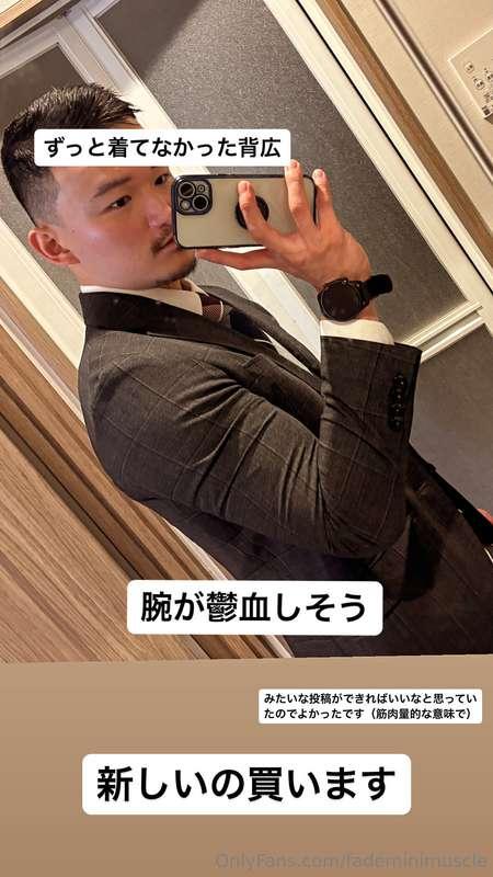 ひさびさのスーツパツパツ明日、年末に海外のエロマスターに縛られて責められる動画あげます気持ちはめちゃくちゃ、タチなんで、..