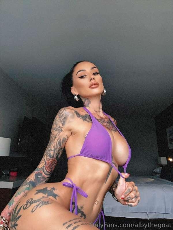 Tatted & sexy. 💟