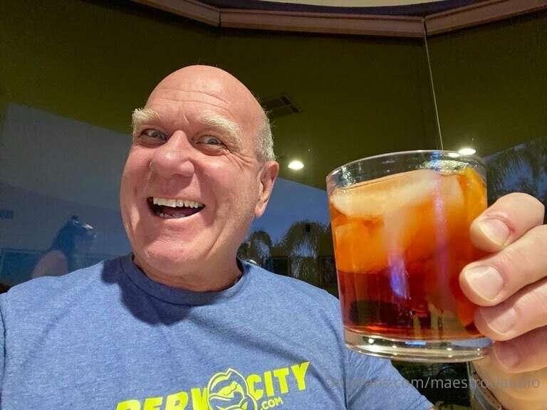 I like my Negroni before dinner … cheers! 😊