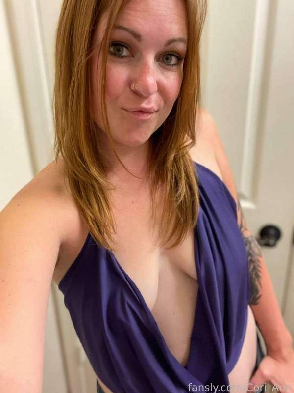 I’m planning on going to AVN for a day or two but have no idea what to wear! What do you all think of this top? 

#fyp #avn #greeneyes 