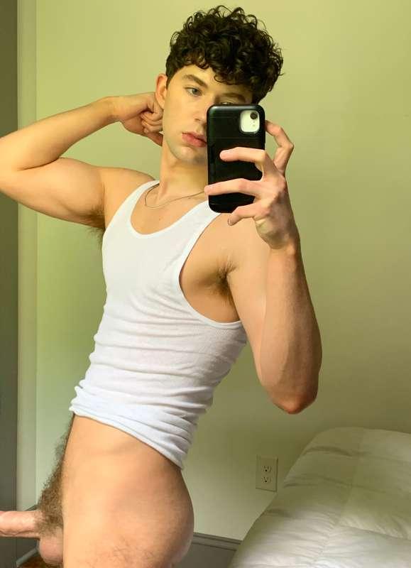 My cock is thicker than my wrist 😳