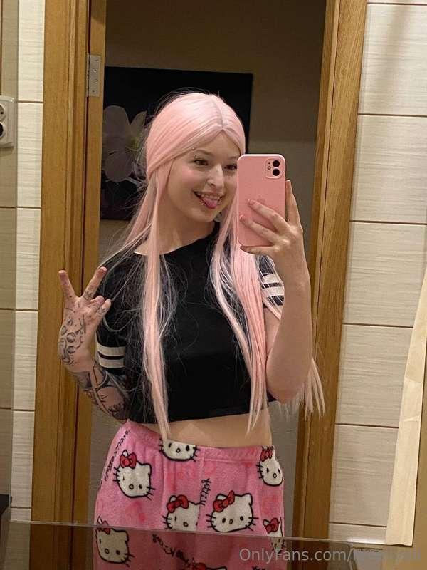 Girl in hello kitty ☺️