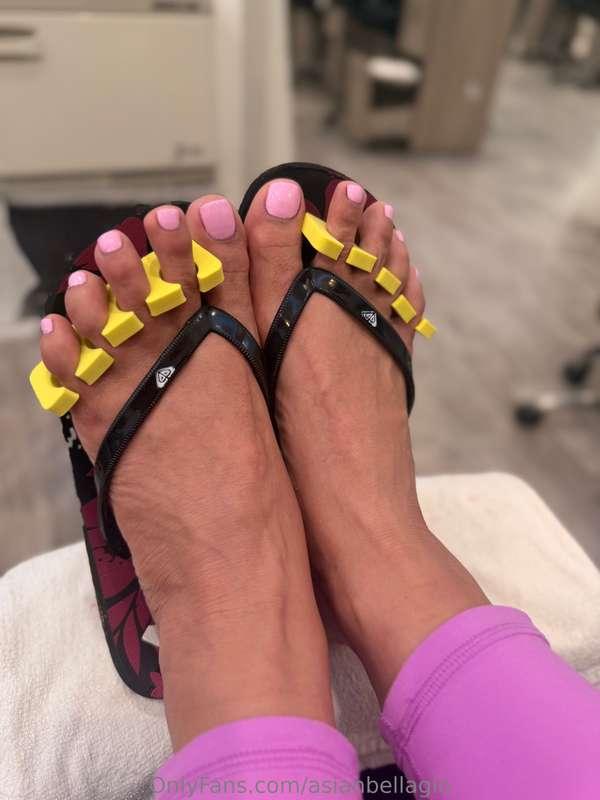 Look at my tootsies! Got them done today gifted from a very ..