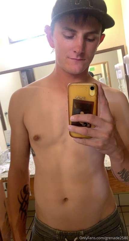 I have my first sex tape set to release today!! 🙏
Message me..