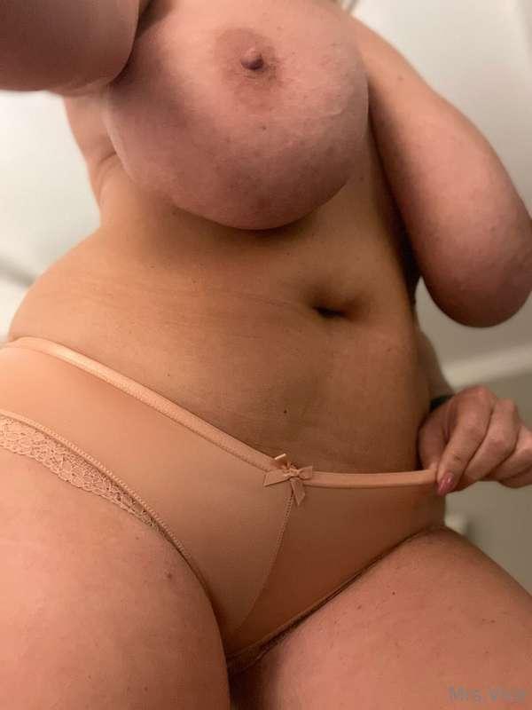 Panties too cute not to share… and perfect for hump day 🍑😘