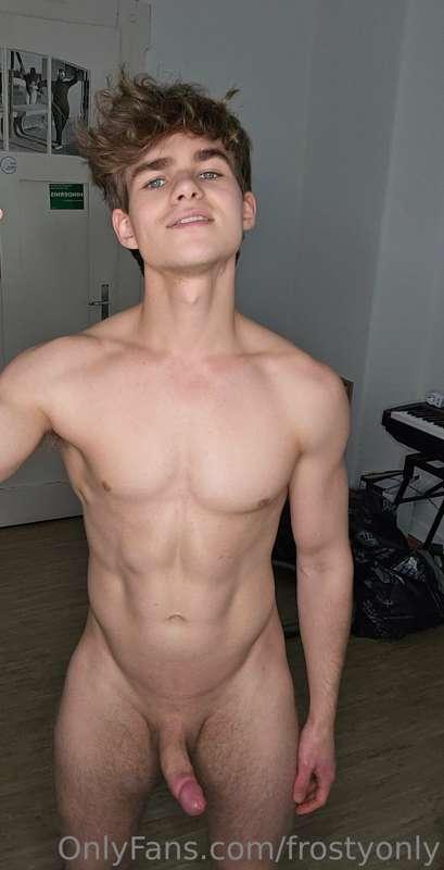 Bite my neck and rub your hands down my body 🤤🤤🤤