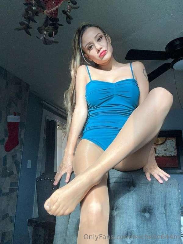 Foot Fetish Friday! Come worship these nylon cuties.
