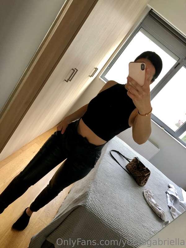 I thought you'd wanna see my outfit for today hahah 😜 🙈