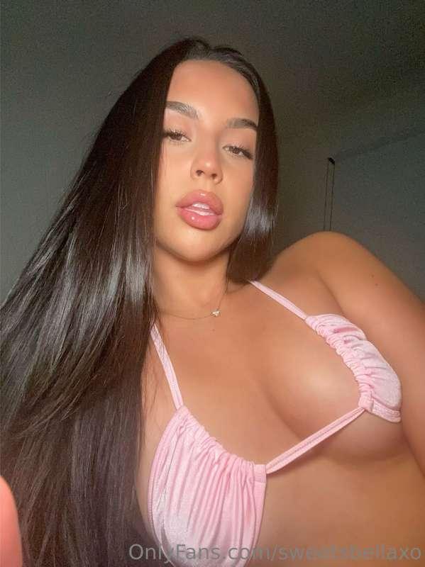 I can fulfill all of your naughty desires and wishes daddy 😈..