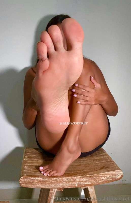 I want to smother your face with these soft soles 😈