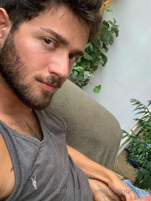 Swipe to say hello to my little friend 👋🏼😏