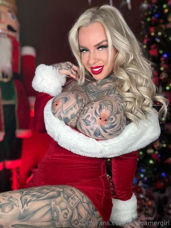 The best things come in packages… and I’m all yours. 💋🎁