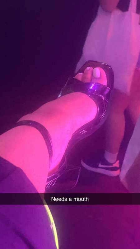 👣🦶🏽Y'all like clean feet or dirty feet? 🦶🏽👣