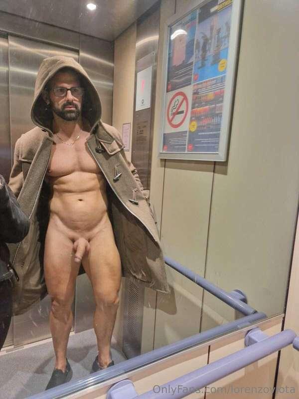When I take elevator in hotel 🤣🤣🤣