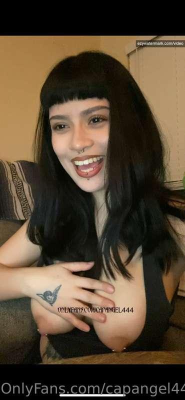 screenshots from a dick rate vid in my friends apartment 😭