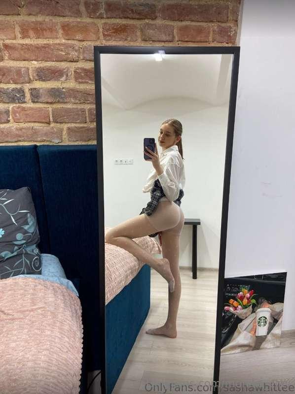 This babe @sashawhittee so cute!! She looks so innocent but ..