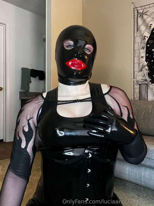 luciaandleighlatex image #0