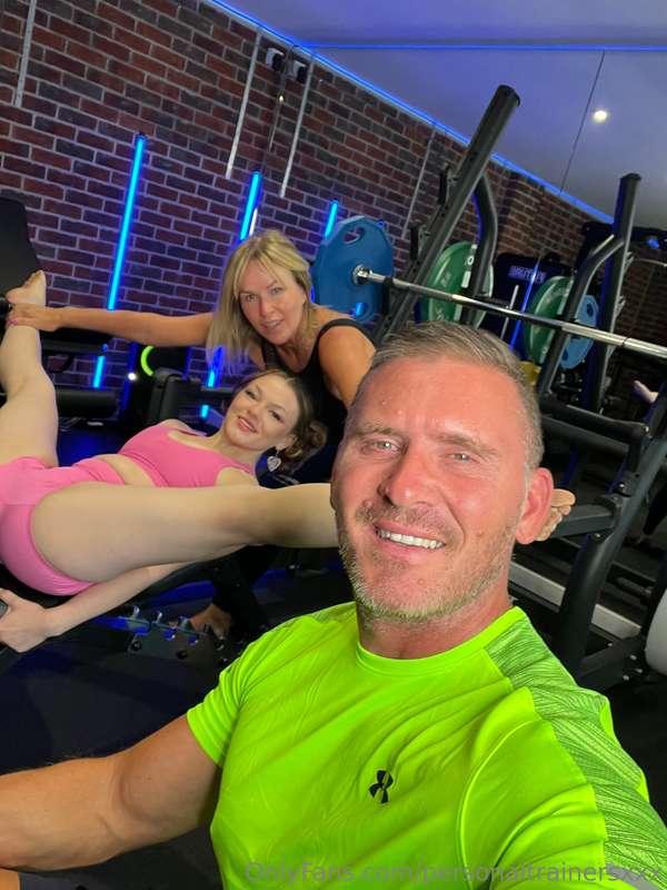 Stretch em baby 😈😈 open up for us @swingingcouple @marcrosex..