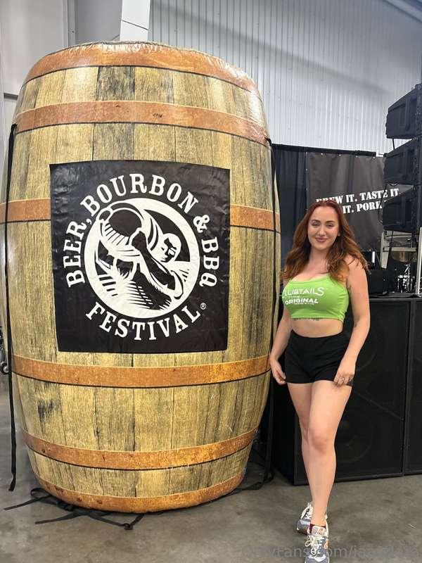 Beer bourbon and BBQ🧡 had so much fun as a clubtails girl ye..
