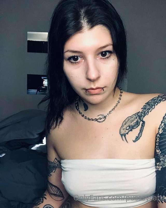 Did you know I’m also a tattoo artist? 
❤️