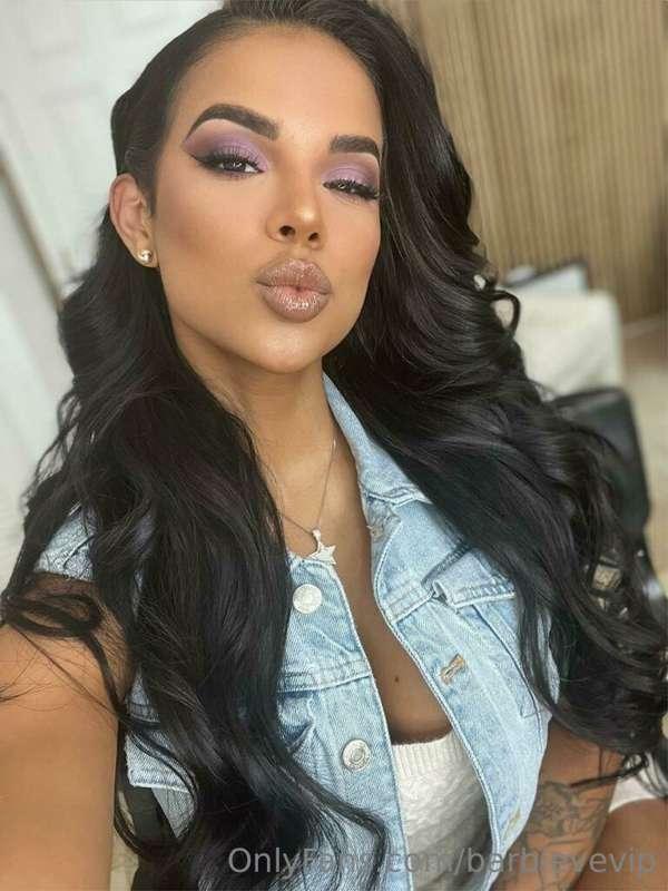 buenos dias! dame un beso bebe 😘 gimme a kiss!!