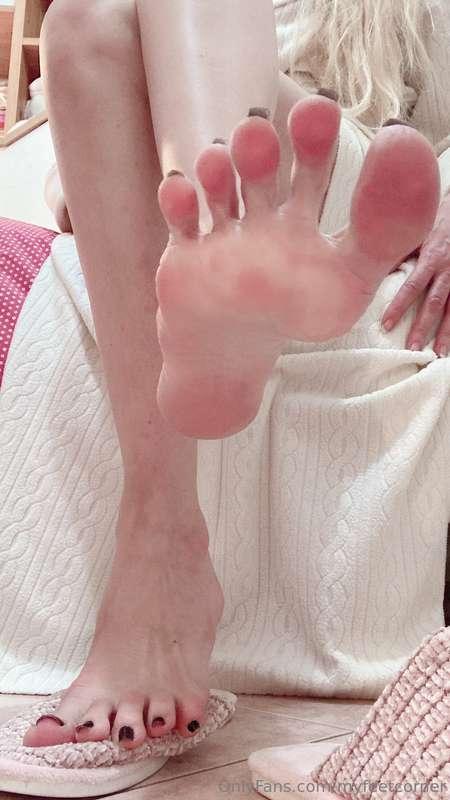 My pink sole, first thing in the morning!!#feet #sole #bigto..