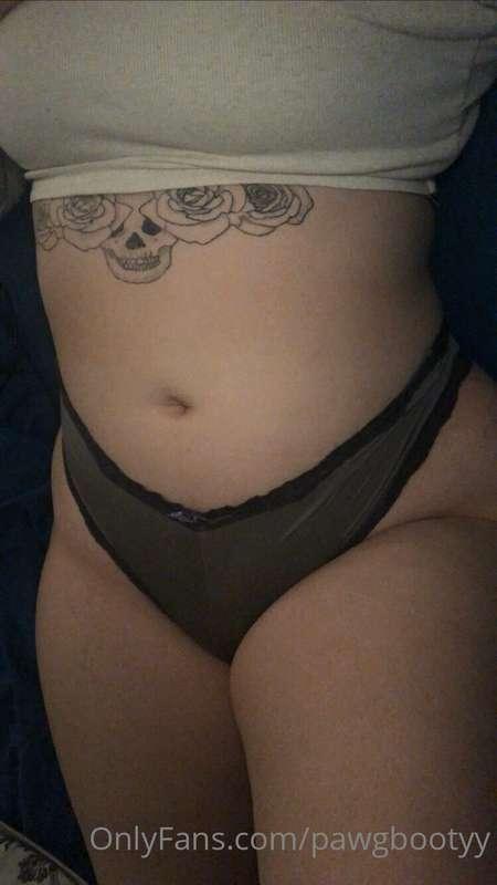 I need a thigh tattoo 💋💦