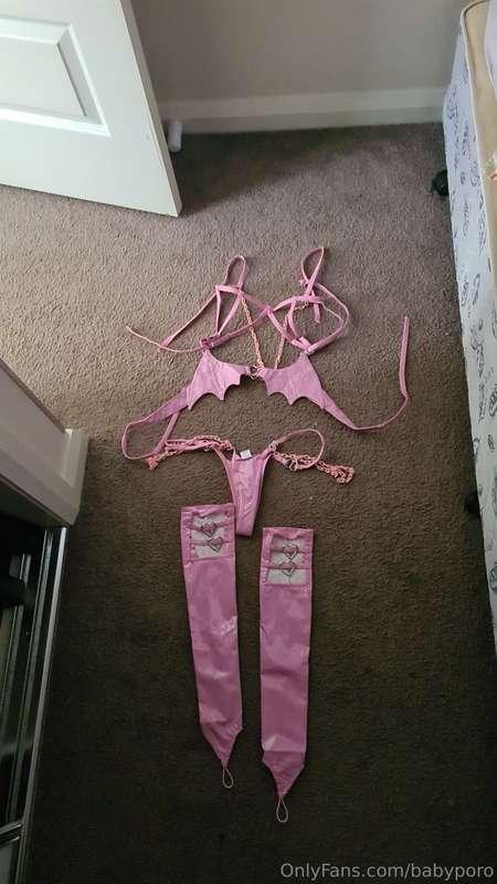 look what just arrived whos keen to see me in this :3