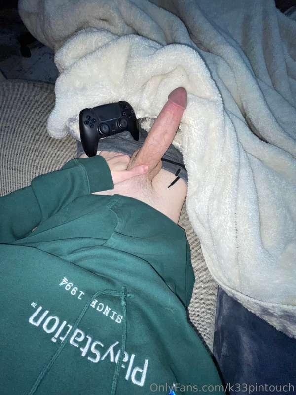 Another Friday night with no plans 😪