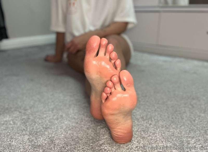 Tell me what you’d do with these oiled soles 😏
