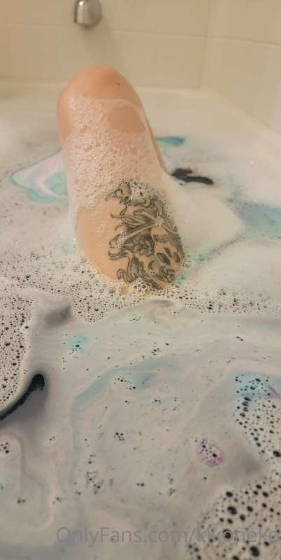 Bathbombs make soaks so much better, really need to get more..
