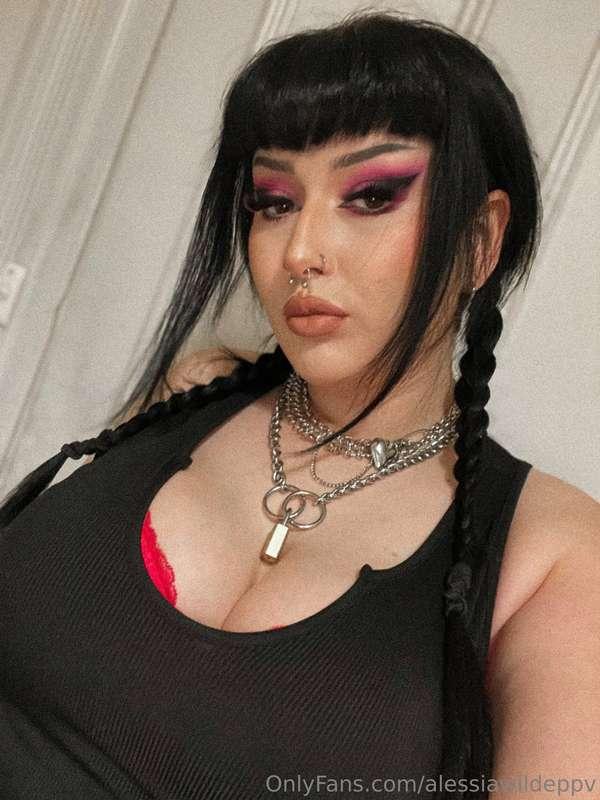 My face looks better when it’s covered in cum :((( would you..