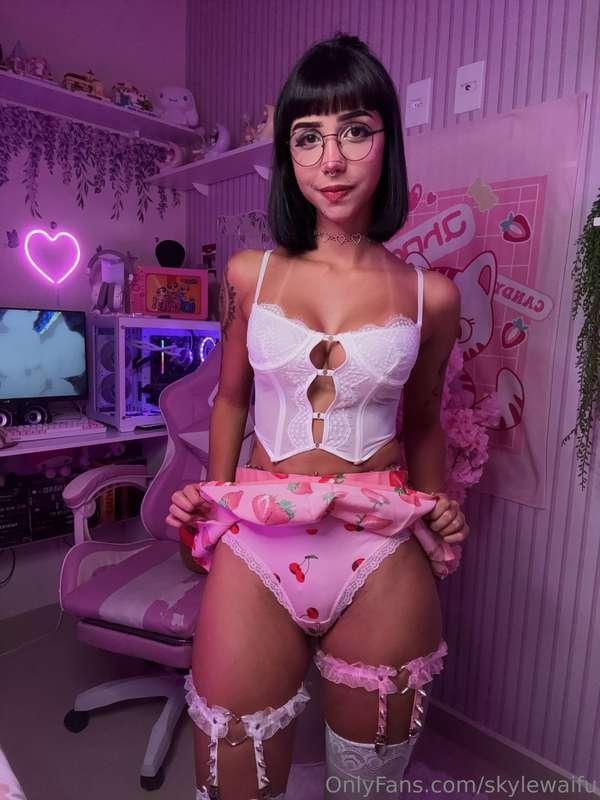 skylewaifu image #1
