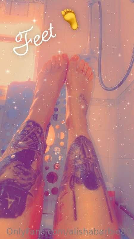 Feet content