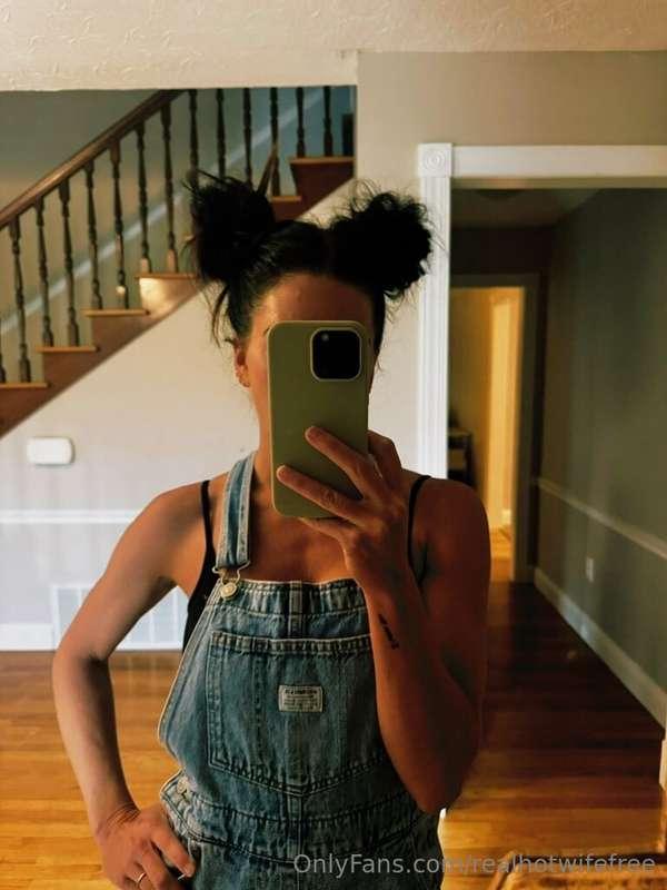 Do I look like a good girl? 