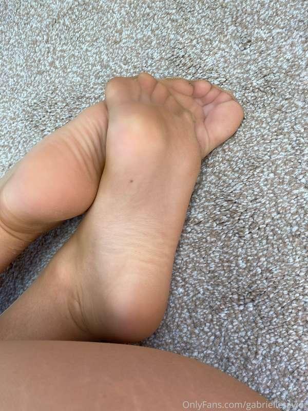 👅👅🦶🏼🦶🏼🙊🙊