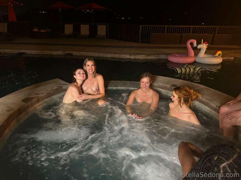 Hot tub makeout clip 😍 @ellyclutch @annikascott @scarlet_ski..