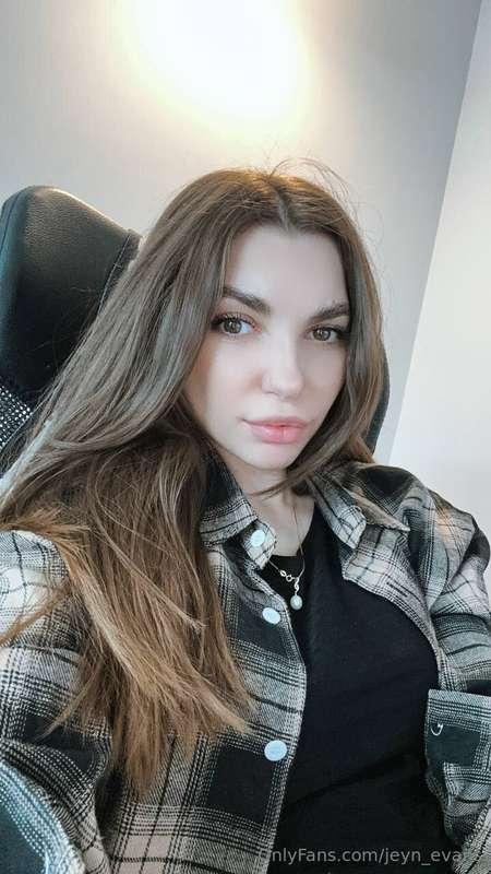 Hey! 💋  You feel lonely? Maybe i can be ur company for that ..