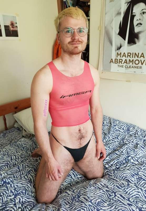 This photoset is for anyone who likes my smile and/or my ass..