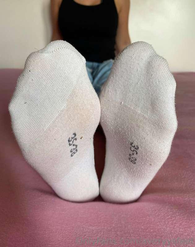 Swipe to take off my socks😏 50 likes and I‘ll post the video..