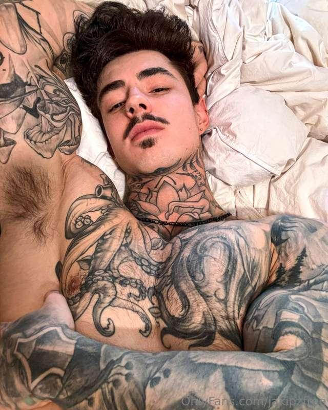 Please can we stay in bed today 😴☺️??
Chat with me 😏🔞👉 @Jaki..