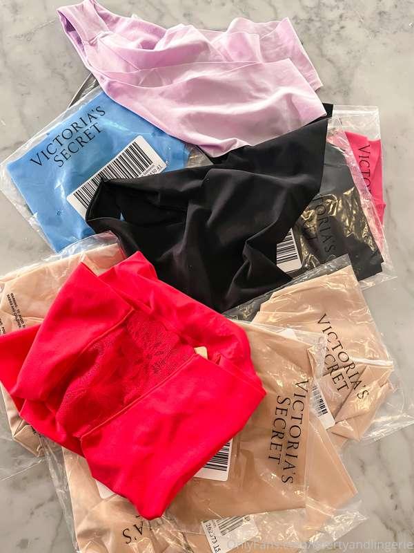 Which should I wear today? Pick a color 🤍