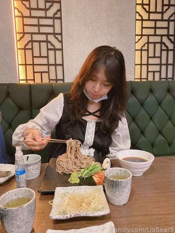 Happy Valentine's, you can send this pic of us eating together if people ask you who ur date is. ☺️