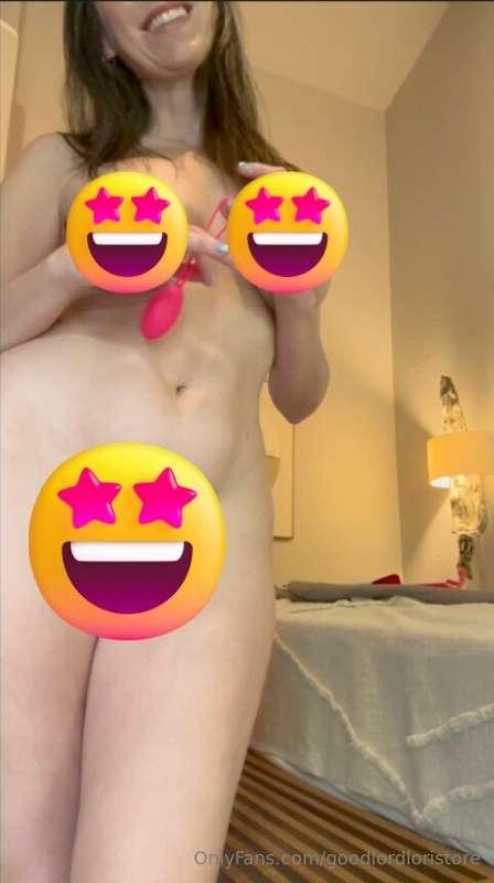 ***Clip - Putting in my internal vibrator***  In this 48 sec..